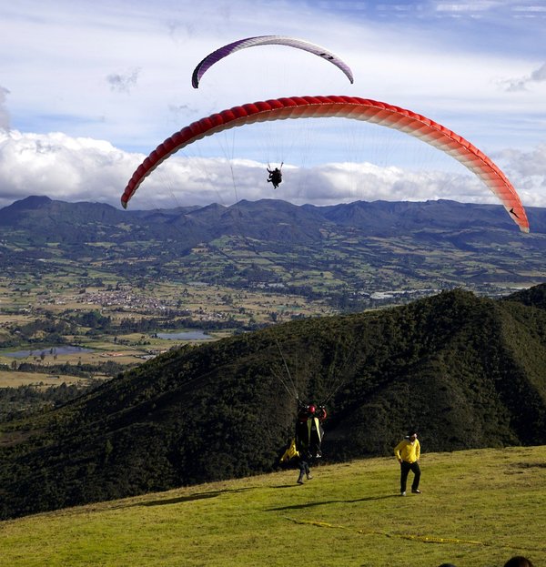 Volez au-dessus des volcans : parapente en auvergne